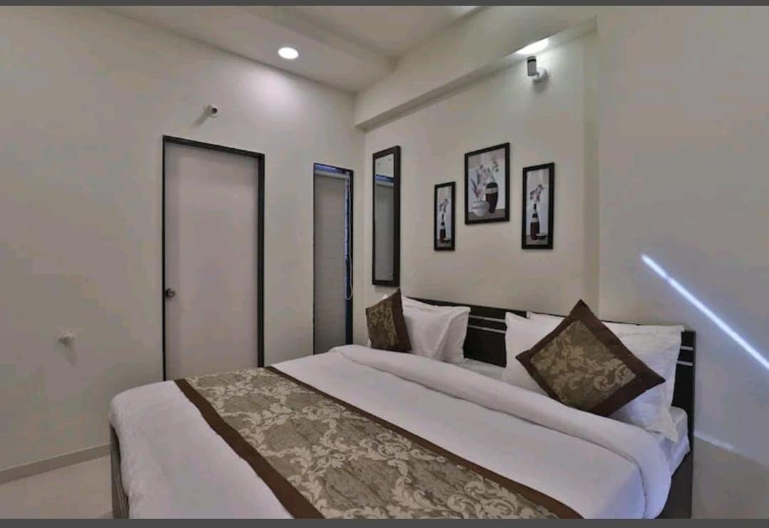 Oyo 80228 Hotel Richa Halol Экстерьер фото